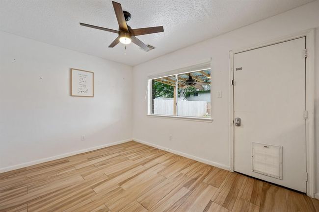 Breakfast nook across from the kitchen | Image 18