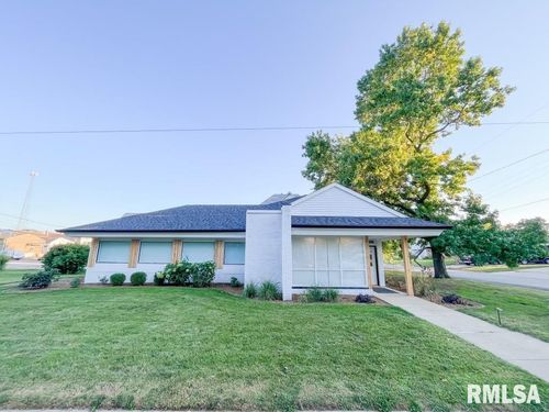 107 W Ann St, Roanoke, IL, 61561-7626 | Card Image