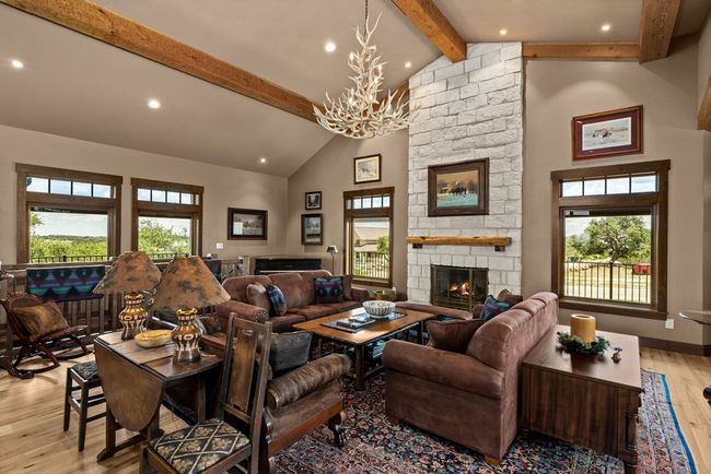 115 Trophy Oak Pt, Home with 5 bedrooms, 5 bathrooms and 3 parking in Fredericksburg TX | Image 9