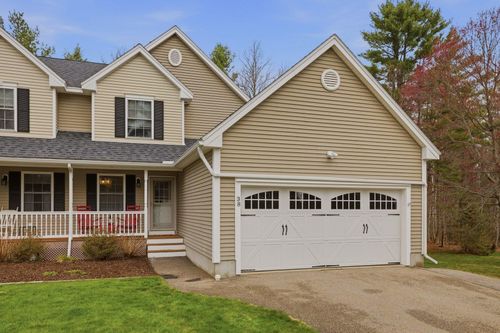 38 Willowbrook Ave, Greenland, NH, 03840-2611 | Card Image