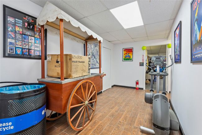 Bar with a drop ceiling | Image 29