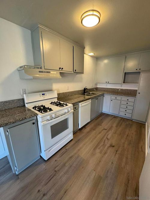 1320 Heron Ave, El Cajon, CA, 92020-1484 | Card Image