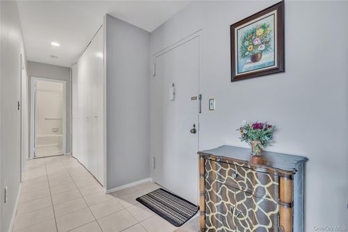 apt-4l-1 Lakeview Dr, Peekskill, NY, 10566-2246 | Card Image