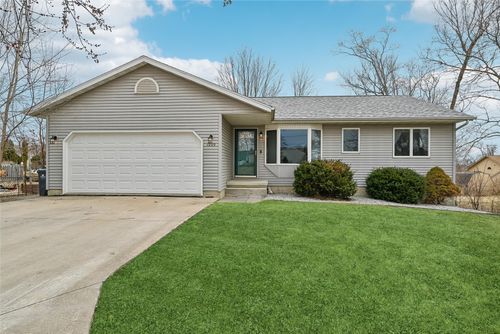 1209 39th Street Road, Cedar Rapids, IA, 52405 | Card Image