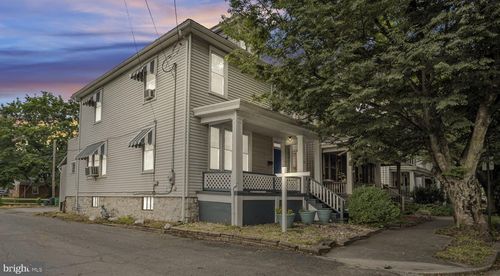 32 W Willow St, CARLISLE, PA, 17013-3859 | Card Image