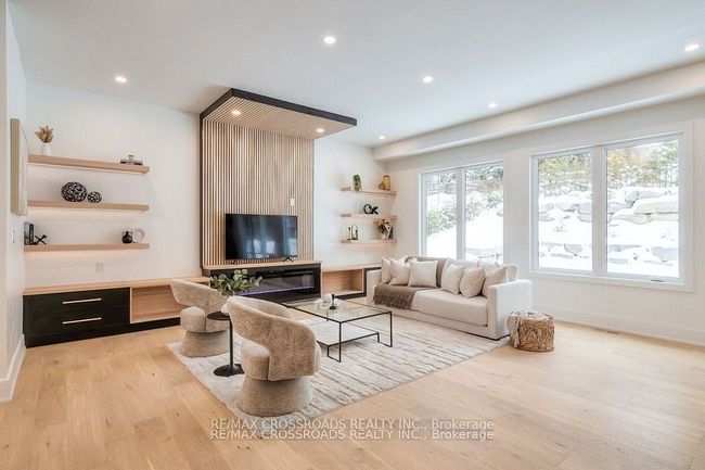 696 Hillview Cres, House other with 6 bedrooms, 5 bathrooms and 10 parking in Pickering ON | Image 4