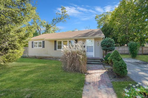 2 W Walnut St, Islip, NY, 11751-1806 | Card Image