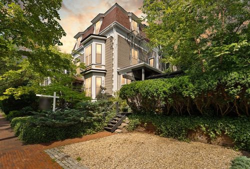 32 Hawthorn St, Cambridge, MA, 02138-4813 | Card Image