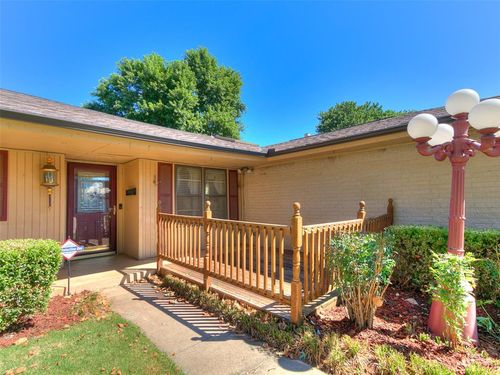 1243 W Huntington Way, Mustang, OK, 73064-2323 | Card Image