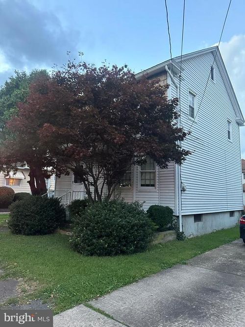 12 E Saint Marys Rd, HANOVER TOWNSHIP, PA, 18706-4103 | Card Image