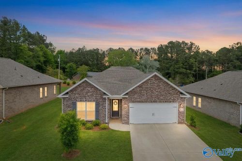 4010 Rockland Cir Se, Owens Cross Roads, AL, 35763-3512 | Card Image