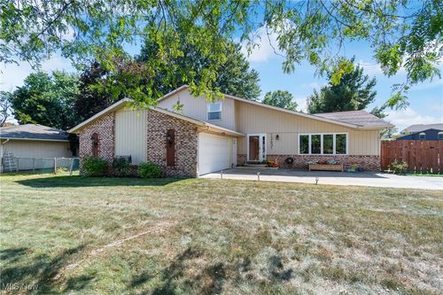 12631 Pinebrook Dr, North Royalton, OH, 44133-1038 | Card Image