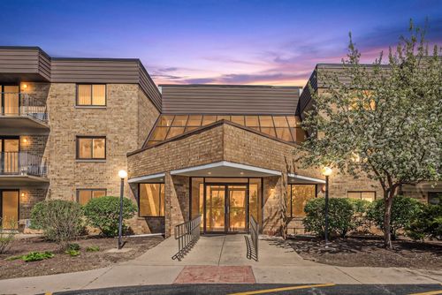 320-5600 Astor Ln, Rolling Meadows, IL, 60008-4189 | Card Image