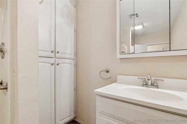 307 S Cherokee St, House other with 3 bedrooms, 2 bathrooms and null parking in Locust Grove OK | Image 13