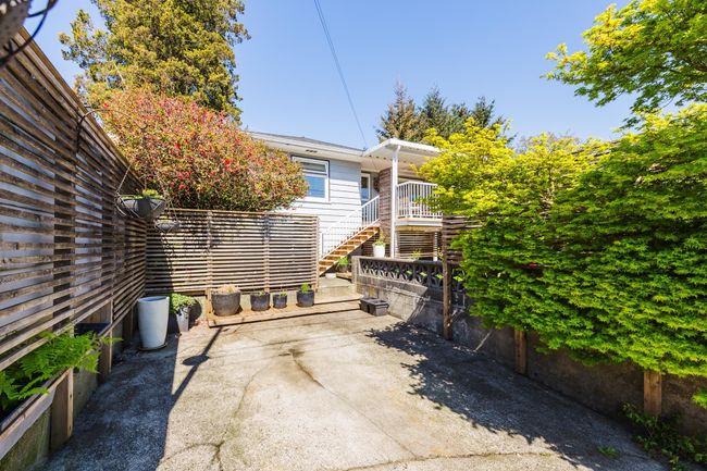 430 E Eighth Avenue, House other with 3 bedrooms, 2 bathrooms and 3 parking in New Westminster BC | Image 36