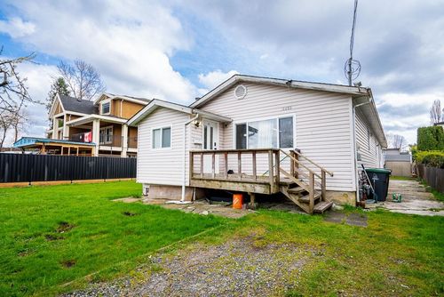 12490 114 Ave, Surrey, BC, V3V3N7 | Card Image