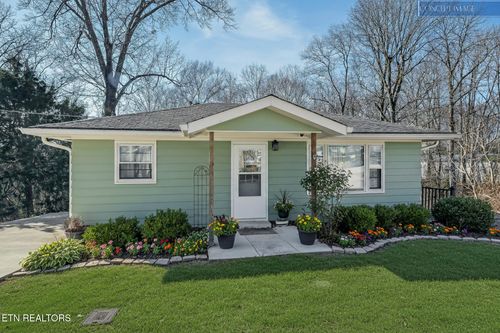 94 Cummins Ct, Celina, TN, 38551-6544 | Card Image