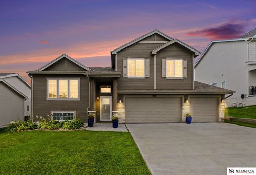 17601 Palisades Dr, Omaha, NE, 68136-4251 | Card Image