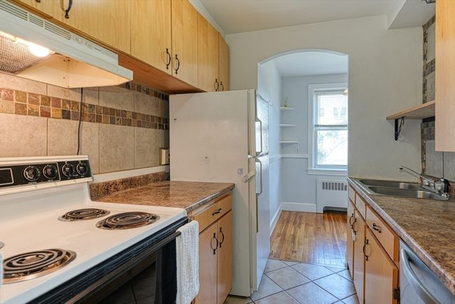 APT-2 - 31 Chestnut St, Condo with 2 bedrooms, 1 bathrooms and 2 parking in Worcester MA | Image 8