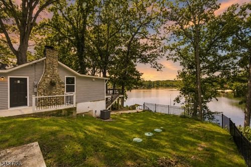 115 Wildwood Rd, Oak Ridge, NJ, 07438-9102 | Card Image