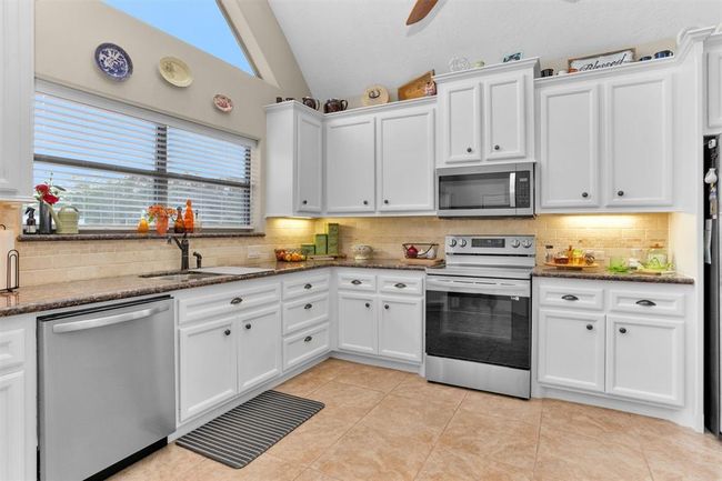 11426 Willis Waukegan Rd, House other with 3 bedrooms, 2 bathrooms and 4 parking in Conroe TX | Image 10