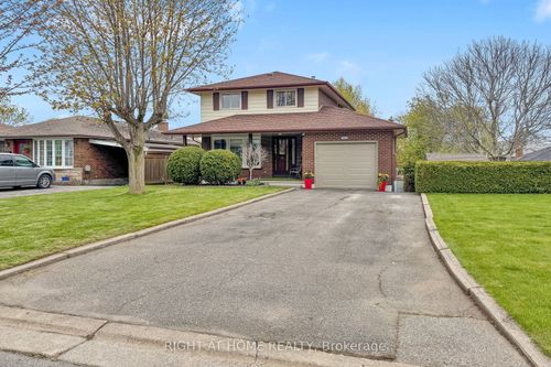 343 Fairlawn Street, Oshawa, ON, L1J4R2 | Card Image