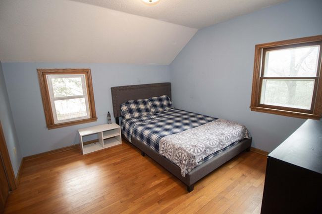 Upper level also features a full bath. | Image 19