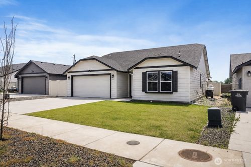 1125 W Sequoia Rd, Moses Lake, WA, 98837-8017 | Card Image