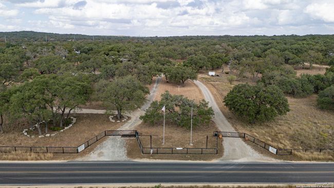6005 W Ammann Rd, Home with 5 bedrooms, 5 bathrooms and null parking in Bulverde TX | Image 5