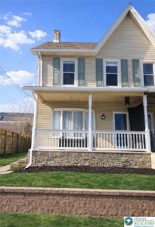 110 Chestnut St, Slatington, PA, 18080-1509 | Card Image