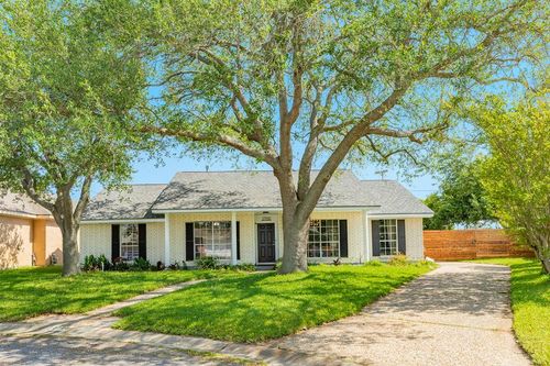 2700 Palm Circle E, Galveston, TX, 77551 | Card Image