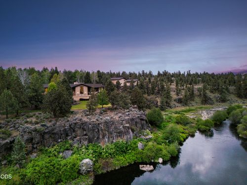 8050 Nw Grubstake Way, Redmond, OR, 97756-8096 | Card Image