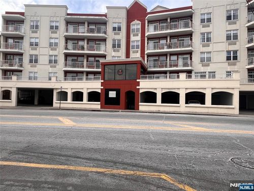1100 River Rd, Edgewater, NJ, 07020-1390 | Card Image