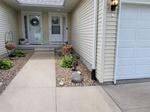 4413 Quail Trail Dr, Marion, IA, 52302-4810 | Card Image