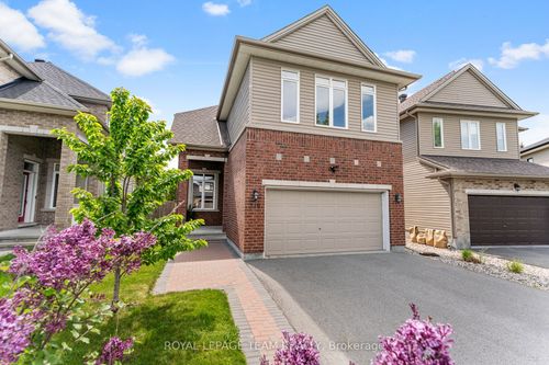 316 Sugar Pine Cres, Kanata, ON, K2M0H6 | Card Image