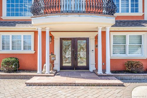 26 Grace Ln, Levittown, NY, 11756-1607 | Card Image