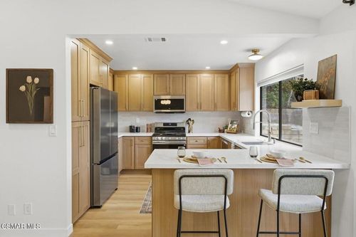 822 Rim Crest Dr, Westlake Village, CA, 91361-2047 | Card Image