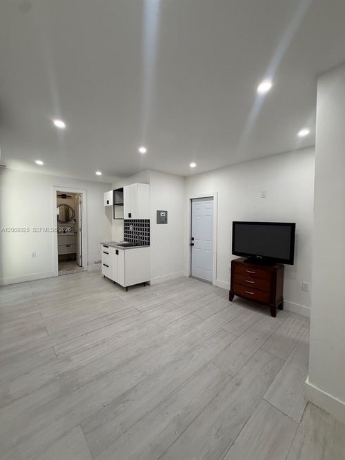 1-1140 N Douglas Rd, Pembroke Pines, FL, 33024-4761 | Card Image