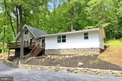 557 Golden Russet Dr, LINDEN, VA, 22642-6052 | Card Image