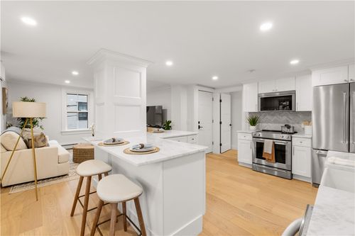 apt-2-51 Poplar St, Newport, RI, 02840-2453 | Card Image