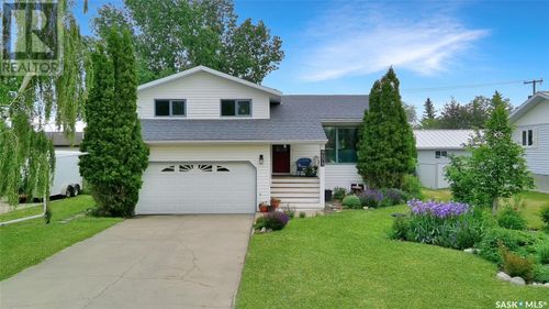 9573 Roger Aldag Ave, Gull Lake, SK, S0N1A0 | Card Image