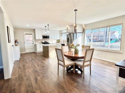 6112 Deerwood Dr, Saint Louis, MO, 63123-2712 | Card Image