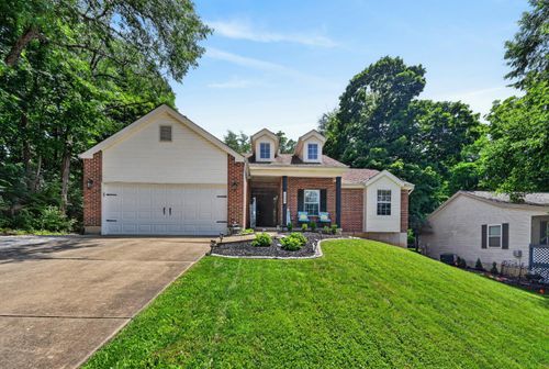 1607 Brook Ridge Circle Dr, Lawrenceburg, IN, 47025-8840 | Card Image