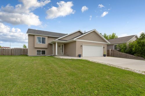 310 Autumn Hills Pl Ne, Owatonna, MN, 55060-3543 | Card Image