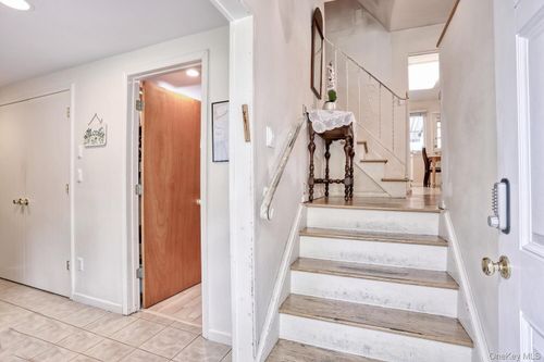 21 Briarcliff Dr, Monsey, NY, 10952-2504 | Card Image