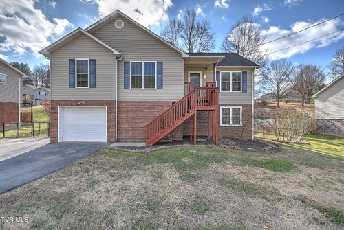 426 Neal Dr, Bluff City, TN, 37618-2767 | Card Image