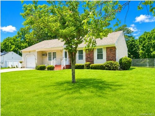 58 Glenmere Lane, Brookhaven, NY, 11727 | Card Image
