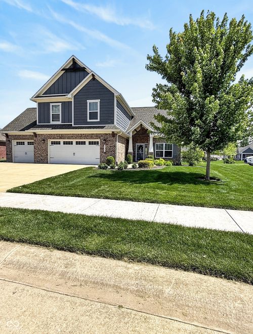1069 Forest Glen Dr, Greenfield, IN, 46140-7842 | Card Image