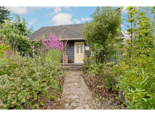 9018 Se Mill St, Portland, OR, 97216 | Card Image