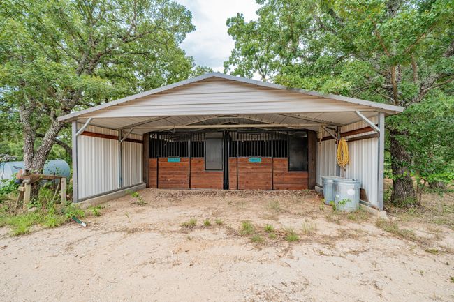 2 outdoor animal stalls | Image 36